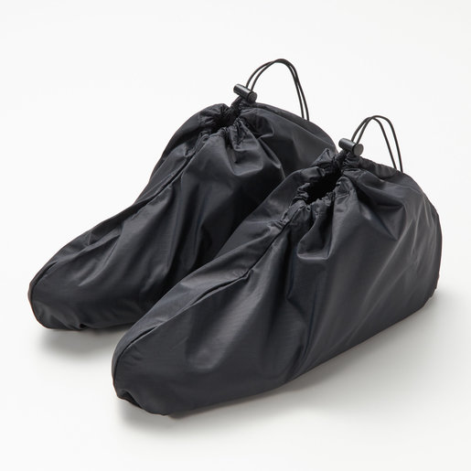 folding shoes in a bolsa